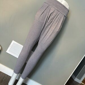 Lululemon size 4 Crop Pants